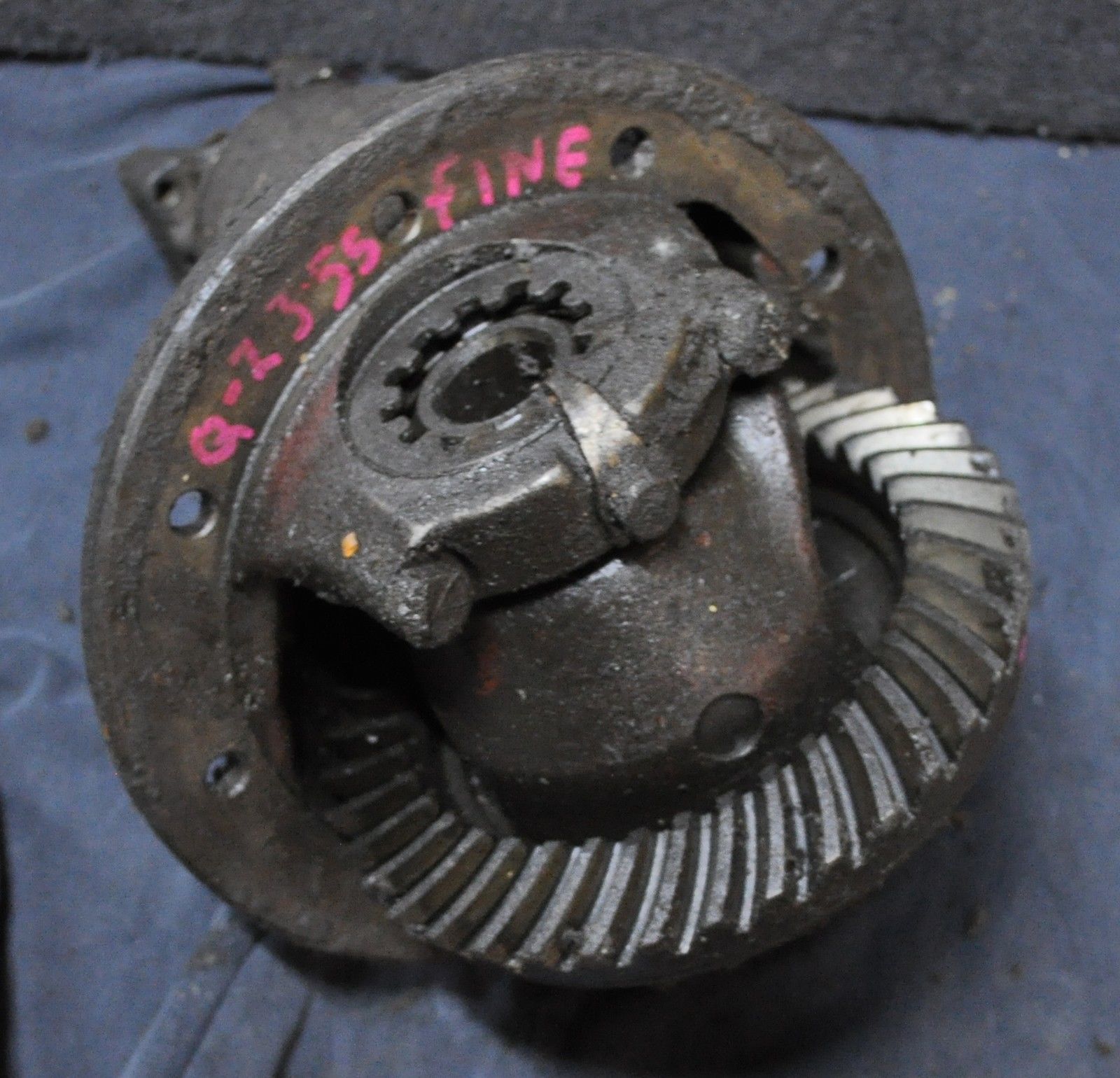 Genuine Holden HZ Banjo 3.55 Diff Centre Fine Spline Open Single