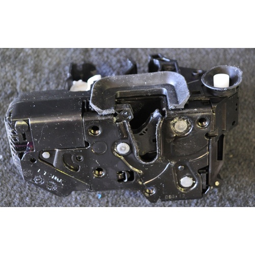 HOLDEN STATESMAN CAPRICE WM VE LEFT BACK REAR DOOR LOCK ASM HSV GRANGE