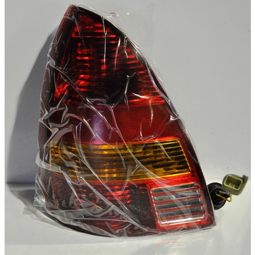 GM DAEWOO NUBIRA LEFT REAR TAILLIGHT 2002 2003 NEW NOS 96460251