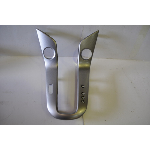 HOLDEN JH CRUZE AUTO GEAR LEVER SHIFTER CONSOLE SURROUND