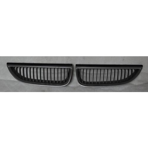 Holden Commodore VX Executive  & Acclaim Series 2 Grilles Pair  