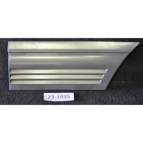 Holden Commodore VL Outer Body Mold Mould Strip Right Front Guard 23-1935